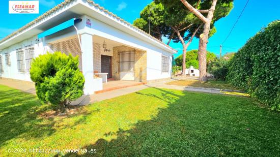 CHALET INDEPENDIENTE CON TERRENO DE 4 DORMITORIOS      ZONA MONTIJO - CADIZ