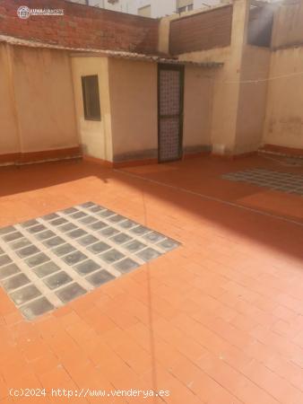 API LUNA INMOBILIARIA VENDE PISO CON PATIO GRANDE - ALBACETE