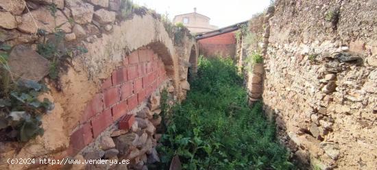  Terreno urbano de 90 m2 para edificar - CACERES 