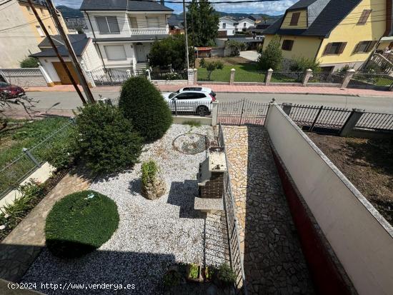 SE VENDE CHALET EN EL CENTRO DE CACABELOS - LEON