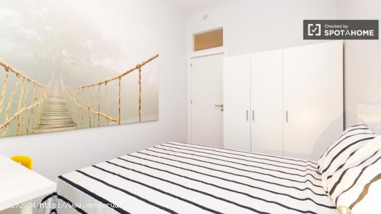 Acogedora habitación con calefacción en un apartamento de 6 dormitorios, Salamanca - MADRID