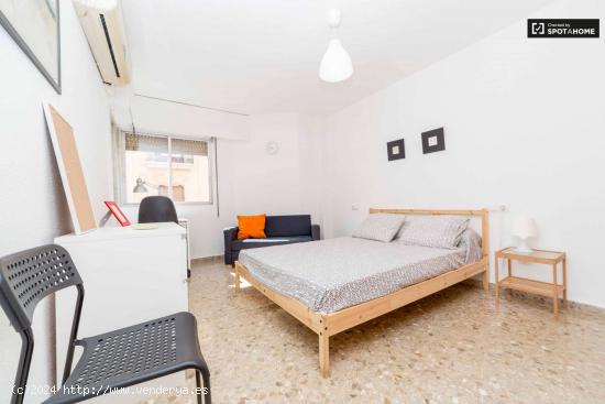  Habitación luminosa con A / C en piso compartido, Extramurs. - VALENCIA 