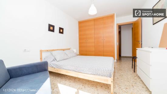 Habitación luminosa con A / C en piso compartido, Extramurs. - VALENCIA