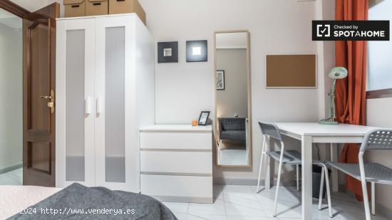 Acogedora habitación en piso de 5 habitaciones con cómoda, Camins al Grau - VALENCIA