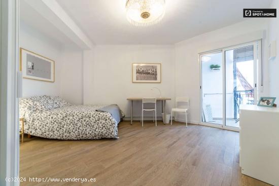  Elegante habitación en un apartamento de 5 dormitorios en L'Eixample - VALENCIA 