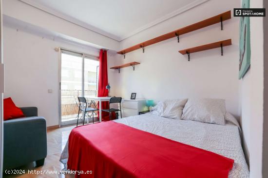  Acogedora habitación en un apartamento de 6 dormitorios, Quatre Carreres - VALENCIA 