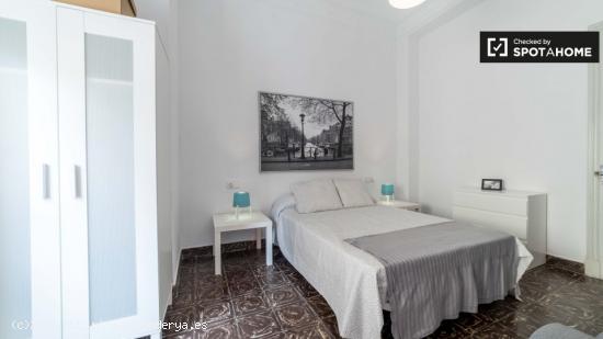 Elegante habitación en alquiler en un apartamento de 8 dormitorios, Extramurs - VALENCIA