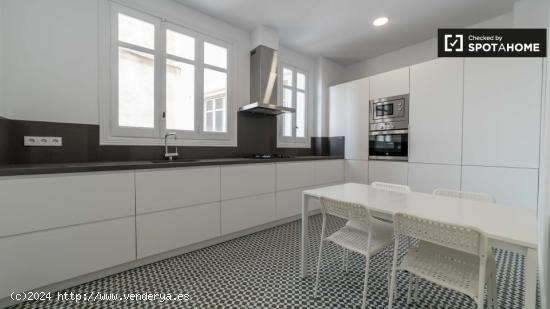 Elegante habitación en alquiler en un apartamento de 8 dormitorios, Extramurs - VALENCIA