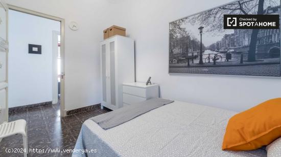 Se alquila habitación amueblada, apartamento de 8 habitaciones, Extramurs - VALENCIA