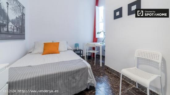 Se alquila habitación amueblada, apartamento de 8 habitaciones, Extramurs - VALENCIA