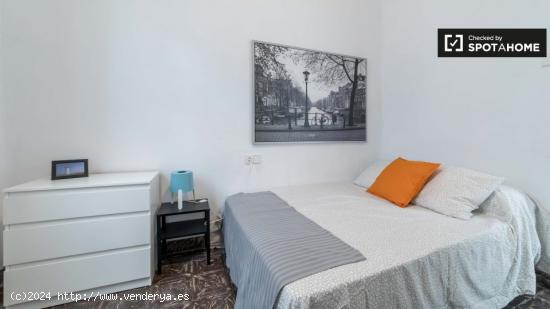 Cómoda habitación en alquiler en apartamento de 8 habitaciones, Extramurs - VALENCIA