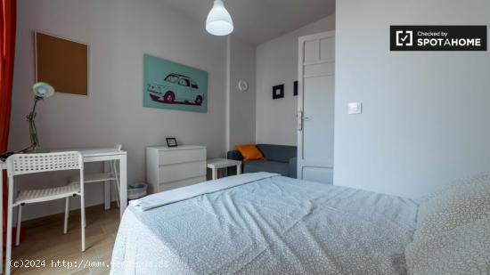 Elegante habitación en alquiler en apartamento de 6 dormitorios en Extramurs - VALENCIA