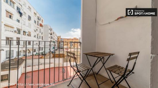 Elegante habitación en alquiler en apartamento de 6 dormitorios en Extramurs - VALENCIA