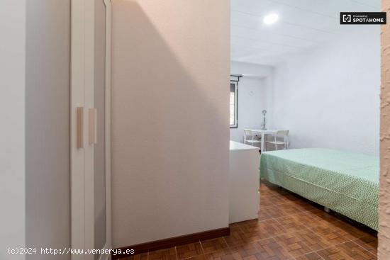  Habitación soleada con cama doble en alquiler en Quatre Carreres - VALENCIA 