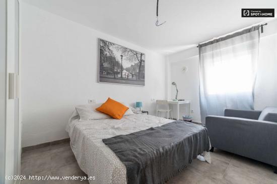  Cómoda habitación en alquiler, apartamento de 4 dormitorios Rascanya - VALENCIA 