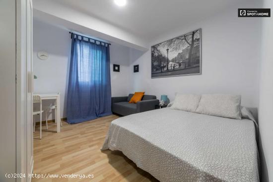  Gran habitación en apartamento de 5 dormitorios en Quatre Carreres - VALENCIA 