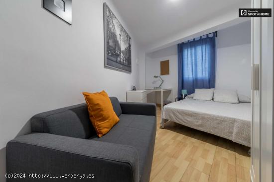  Acogedora habitación en apartamento de 5 dormitorios en Quatre Carreres - VALENCIA 