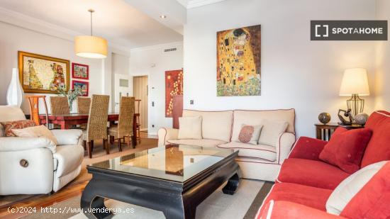 Elegante apartamento de 3 dormitorios en alquiler en Ronda de Atocha. - MADRID