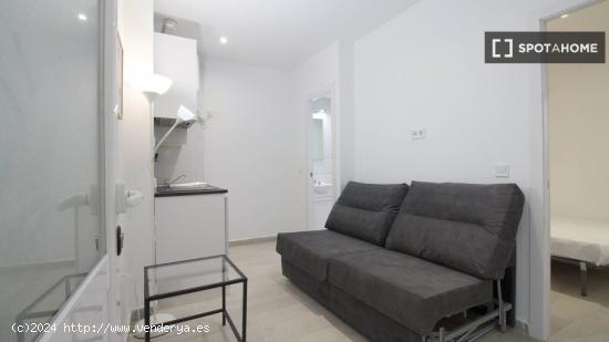 Recientemente renovado apartamento de 1 dormitorio en alquiler en Usera - MADRID