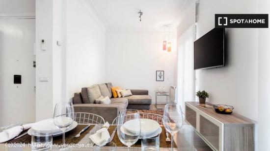 Exclusivo apartamento de 2 dormitorios con diseño moderno, en alquiler en Almagro - MADRID