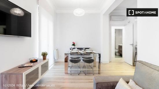 Exclusivo apartamento de 2 dormitorios con diseño moderno, en alquiler en Almagro - MADRID