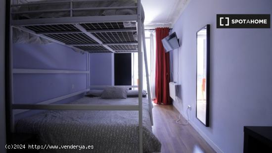 Habitaciones para alquilar en apartamento de 8 habitaciones en Madrid - MADRID