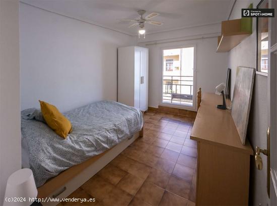  Alquiler de habitaciones en apartamento de 6 dormitorios en Benimaclet - VALENCIA 