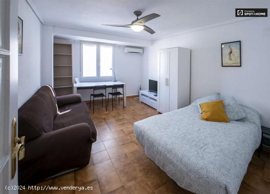  Alquiler de habitaciones en apartamento de 6 dormitorios en Benimaclet - VALENCIA 