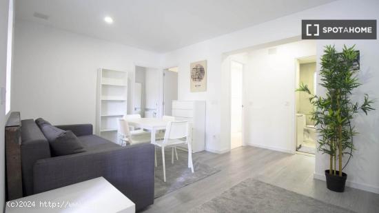 Apartamento de 2 dormitorios en alquiler en Madrid - MADRID