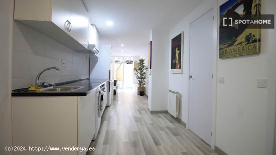 Se alquila apartamento de 3 habitaciones en Vista Alegre - MADRID