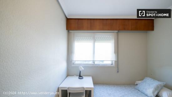 ¡Habitaciones en alquiler en piso de 6 dormitorios en Valencia! - VALENCIA