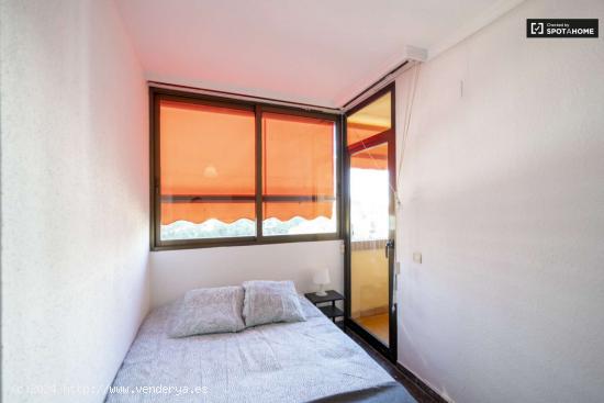  ¡Habitaciones en alquiler en piso de 6 dormitorios en Valencia! - VALENCIA 