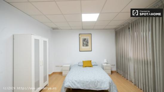 Alquiler de habitaciones en piso de 8 habitaciones en Sant Francesc - VALENCIA