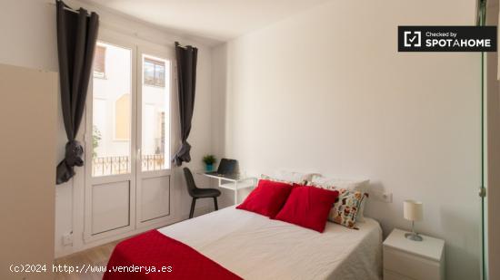 Alquiler de habitaciones en piso de 7 habitaciones en Gràcia Barcelona - BARCELONA