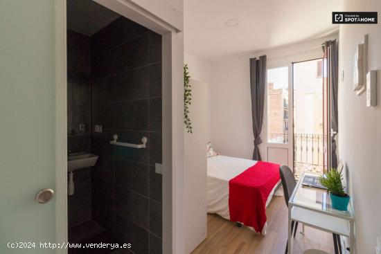 Alquiler de habitaciones en piso de 7 habitaciones en Gràcia Barcelona - BARCELONA