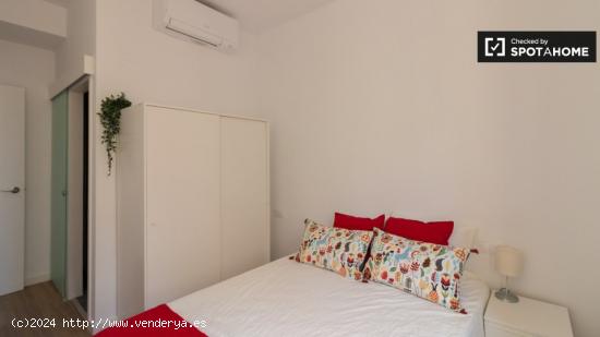 Alquiler de habitaciones en piso de 7 habitaciones en Gràcia Barcelona - BARCELONA