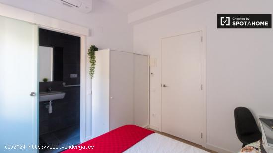 Alquiler de habitaciones en piso de 7 habitaciones en Gràcia Barcelona - BARCELONA