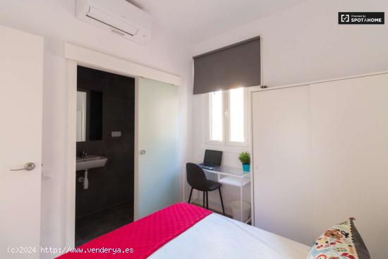  Alquiler de habitaciones en piso de 7 habitaciones en Gràcia Barcelona - BARCELONA 