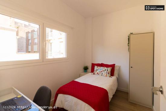  Alquiler de habitaciones en piso de 7 habitaciones en Gràcia Barcelona - BARCELONA 