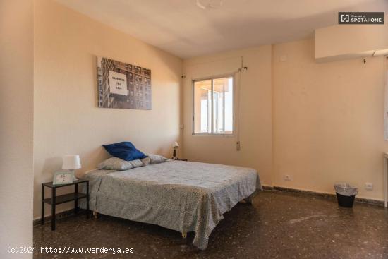  Se alquila habitación en piso compartido en Valencia - VALENCIA 