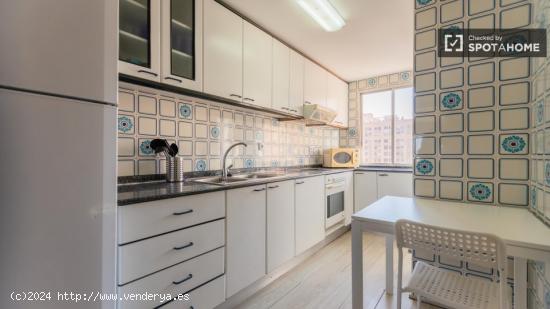 Se alquila habitación en piso compartido en Valencia - VALENCIA