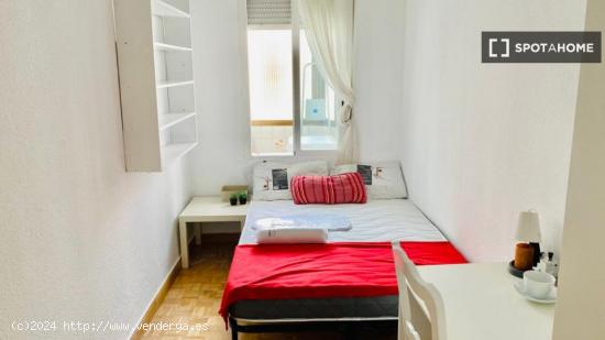 Habitación en apartamento compartido de 5 dormitorios situado cerca de Moncloa, Madrid - MADRID