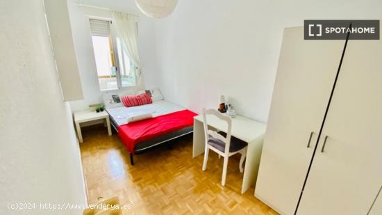 Habitación en apartamento compartido de 5 dormitorios situado cerca de Moncloa, Madrid - MADRID