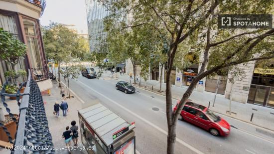 Se alquila habitación en piso compartido en Barcelona - BARCELONA