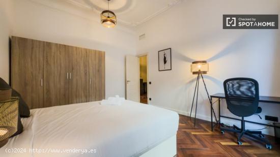 Se alquila habitación en piso compartido en Barcelona - BARCELONA