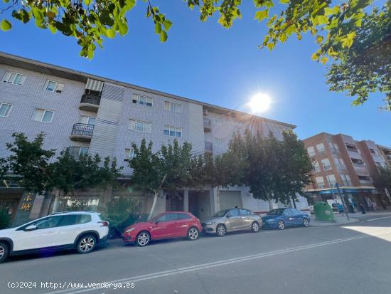 Se vende encantador piso con piscina, garaje y trastero en el centro de Utebo, Avenida Buenos Aires 