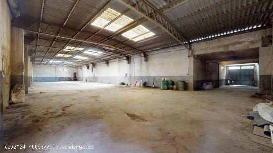 SERVICHECK VENDE NAVE INDUSTRIAL DE 465 MT2 CONSTRUIDOS EN LA ZONA DEL CASCO HISTORICO DE VILLA VALL