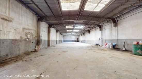 SERVICHECK VENDE NAVE INDUSTRIAL DE 465 MT2 CONSTRUIDOS EN LA ZONA DEL CASCO HISTORICO DE VILLA VALL