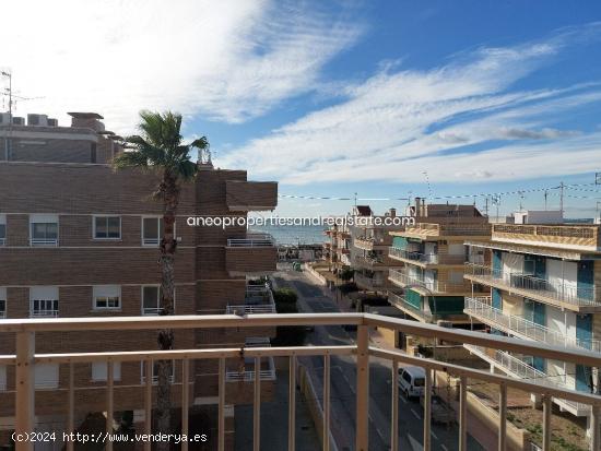 PISO GRANDE CON MUY BUENA LUZ Y CON LA PLAYA MUY MUY CERCANA - ALICANTE