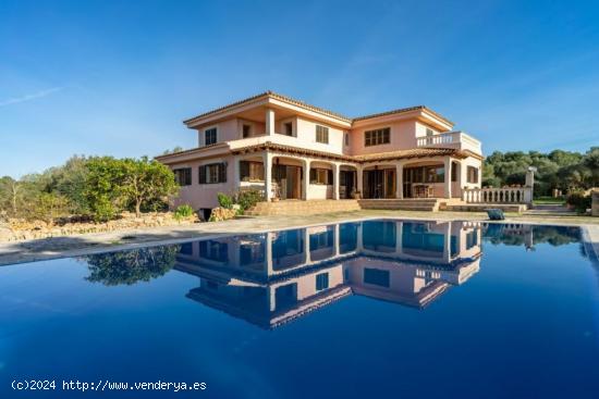 Se venda villa independiente con piscina.Parcela de 7.500m² con vivienda de 350m2. - BALEARES